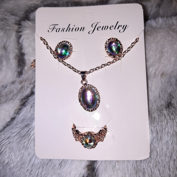 SIMULATED OPAL MOONSTONE STYLE JEWELRY SET ~ NECKLACE, EARRINGS, RING ๐ - Picture 13 of 16